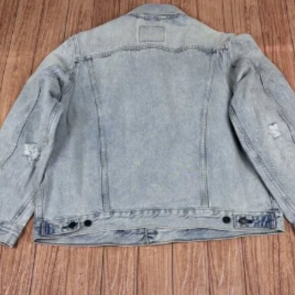 Vintage Levis Light Wash Denim Trucker Jacket Large Distressed Relaxed Fit Large - Picture 2 of 10